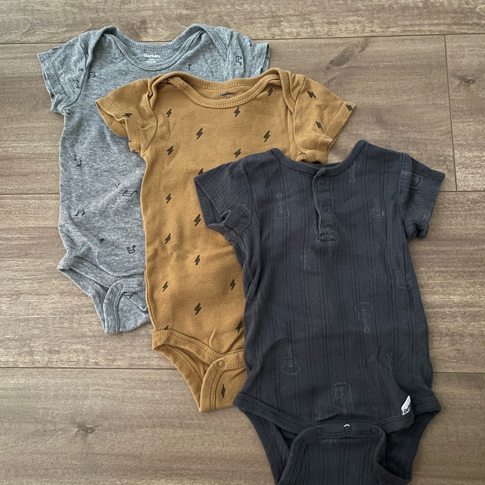 Baby Boy 3-Piece Set Short Sleeve Gerber Onesies Guitar Music Theme Size 6-9m